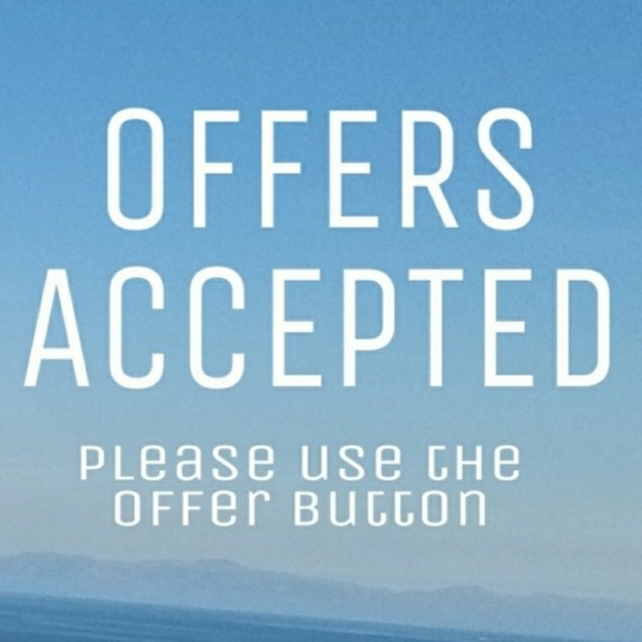 🎉 CLOSET SALE ACCEPTING OFFERS & 30% OFF BUNDLES TODAY - Picture 8 of 14